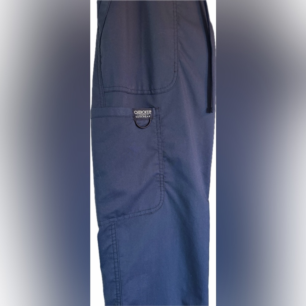 EUC Cherokee Women's Navy Blue Scrub Set - Picture 12 of 15